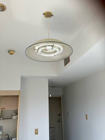 電気は蛍光灯です。
要望があればLEDに付け替えます。