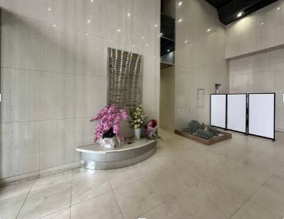 2号線沿いの入口入ったエントランス