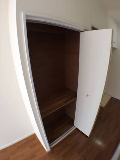クローゼットの内側も壁紙施工されました。(古い写真です)