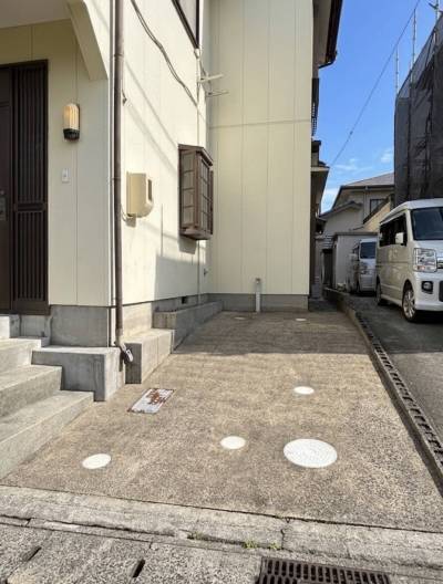  駐車場すぐが玄関なので、雨の日でも便利です！