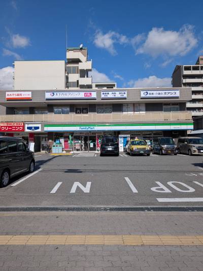 ファミリーマート・病院・クリーニング店・薬局