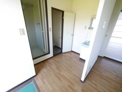 玄関から浴室トイレ前スペースです