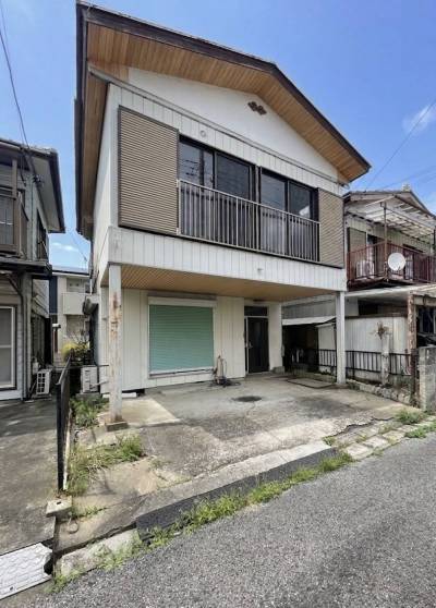 車は２台はとめられそうです。