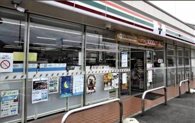 セブンイレブン　徒歩8分
