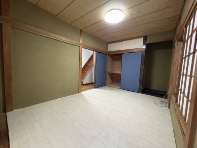 柔らかい光が差し込む１階和室です