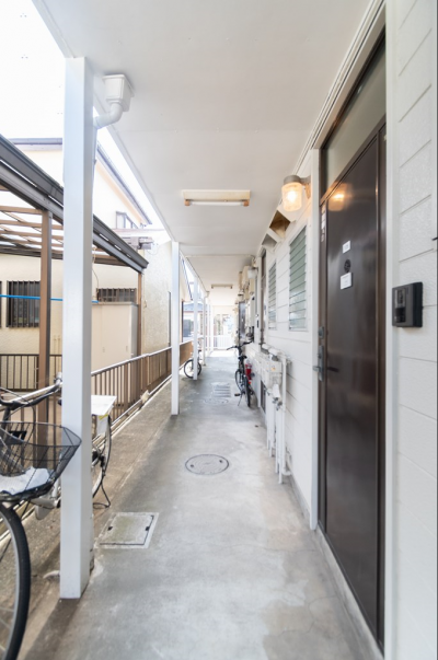 雨の日も大丈夫。玄関前に自転車置けます！