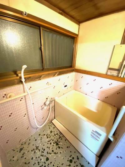 新品風呂桶、新品シャワー混合水栓