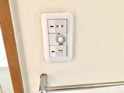 浴室換気タイマー付きです。カビが更に生えにくいです。