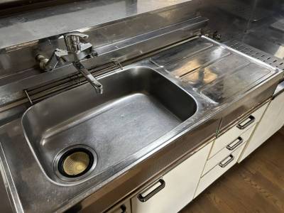 シングル混合栓。水量と温度を片手で調節でき、非常に便利！