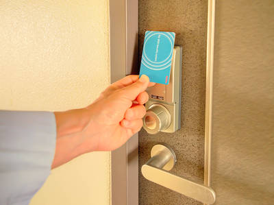 玄関カード錠
ピッキングの心配はありません