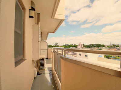 広いバルコニー