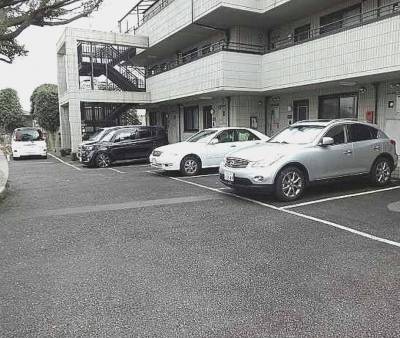 敷地内駐車場♪（普）（軽）２台=空
