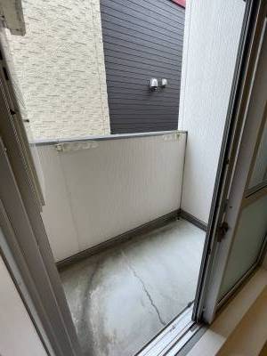 ベランダ・晴れた日には外に洗濯物を干せます