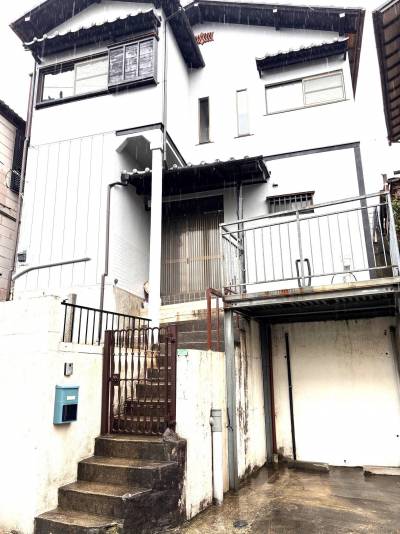 高台にあり陽当たりと見晴らしが良いです！