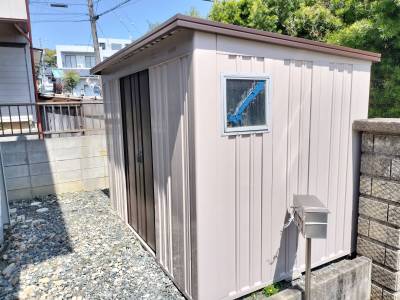 自転車が２、３台入る倉庫付き。キャンプ用品収納にも困らない。