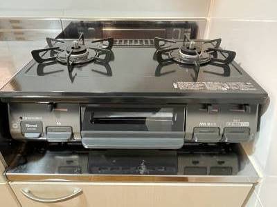 グリル付き二口ガスコンロ付いてます