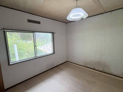 サービスルーム１です。作業や趣味の部屋で活用できます。