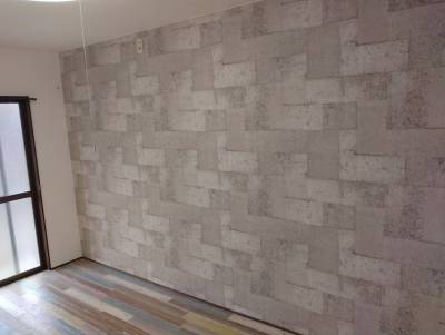 壁の一部をオシャレなアクセントクロスにしました！