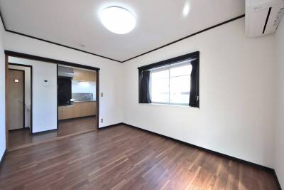 広々した洋室日当たり良好