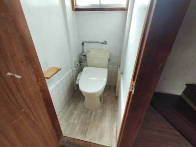 トイレは簡易水栓式、ウォシュレット新設
