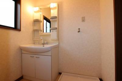 洗面所、洗濯機パンは新品。