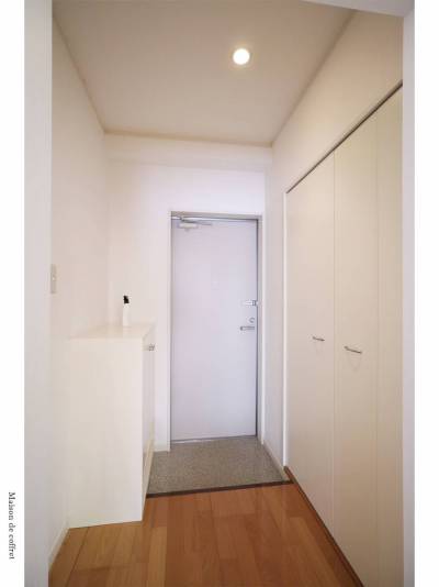 玄関ホール。玄関ドアは昨年11月に交換済み