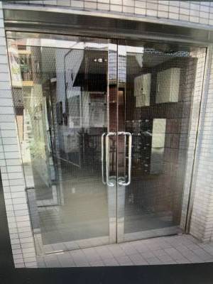 オートロックです。セキュリティは万全です。