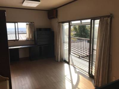 2階10畳洋室奥からの眺望