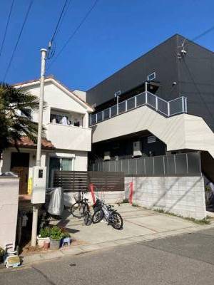 西側の民家（家族住宅）です。