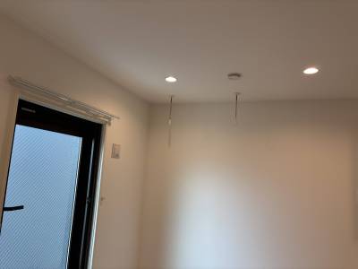 洗濯物干し用の吊り具を設置してます♪