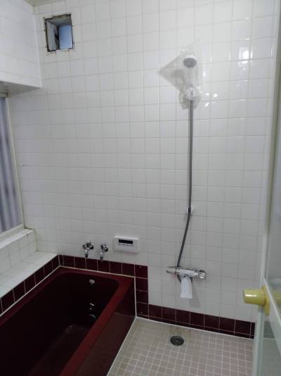 浴室
★平成仕様のタイル風呂。給湯器、シャワー水栓を新調！★
