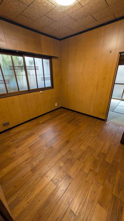 1階_洋室　木目のあたたかみが感じられる洋室