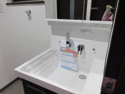 帰宅後部屋を通らずに入室できる洗面ユーティリティー。