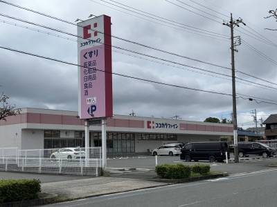 薬局が近くにあるのも安心材料ですね♪
