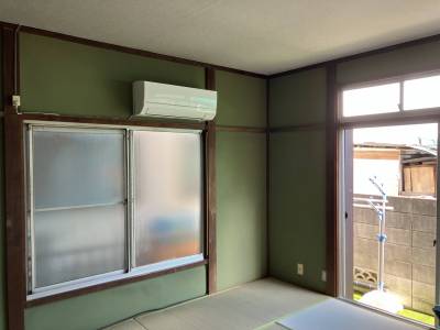 古めに見えますが、緑ベースの綺麗な和室です。