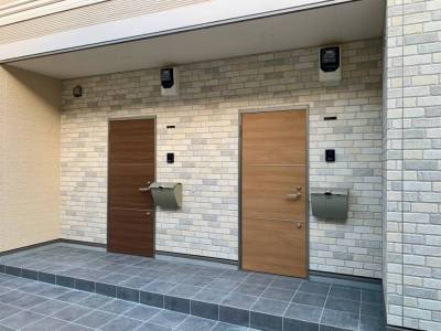 奥まったところに玄関ドア　置き配でも盗難の心配なし