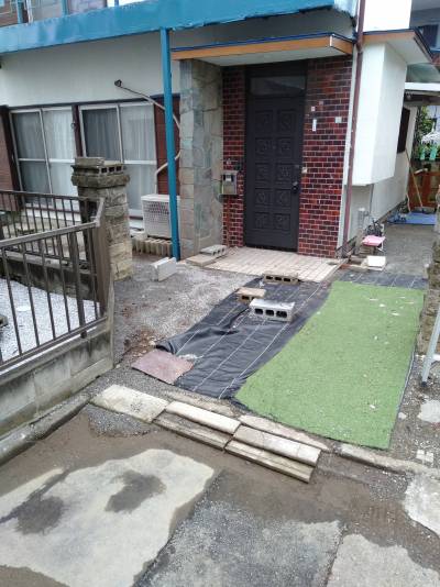 駐車場は縦列で最大2台まで（車種による）！