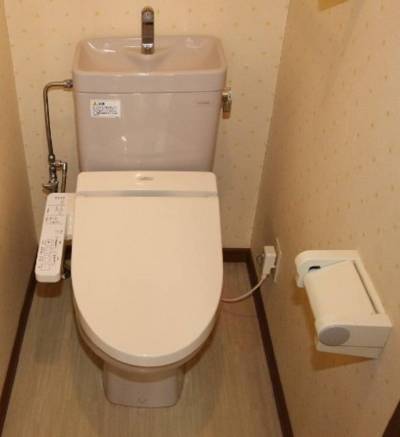 トイレ　温水洗浄機能付便座