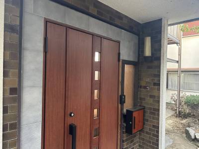 新しい２ロックの玄関扉