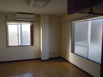 角部屋で大型の窓。採光通風良好です

