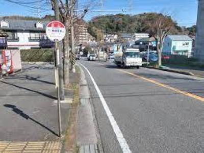 徒歩30秒〜1分に、横須賀中央、衣笠、横須賀に行けるバス停