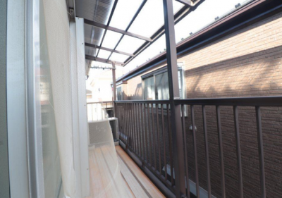 洗濯物が濡れずにすむ屋根付きバルコニー