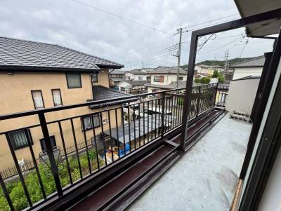 ベランダもキレイに塗装しました♪