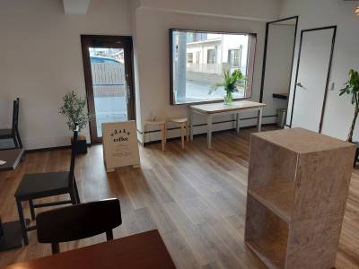 明るい店内です。