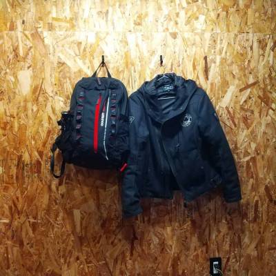 フック、棚付けカスタマイズ！
※バッグ、ウエアはイメージです