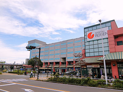 新子安駅前のスーパーは相鉄ローゼンあり