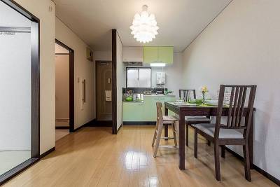 家具配置イメージ画像です。キッチンカラーは実際は白です。