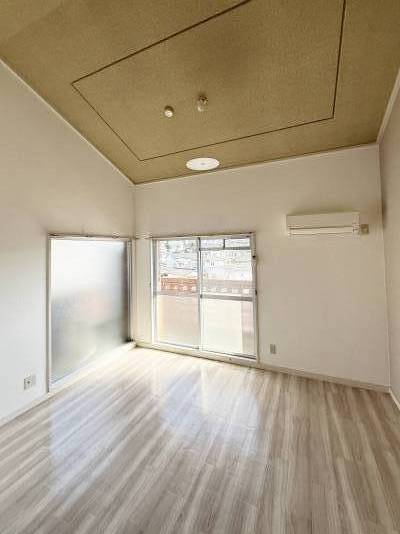 最上階なので天井がかなり高く開放感たっぷり