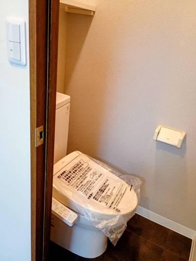 トイレはウォッシュレット・クロス・床材が新品です。