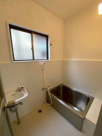 お風呂もキレイにリフォーム済みです